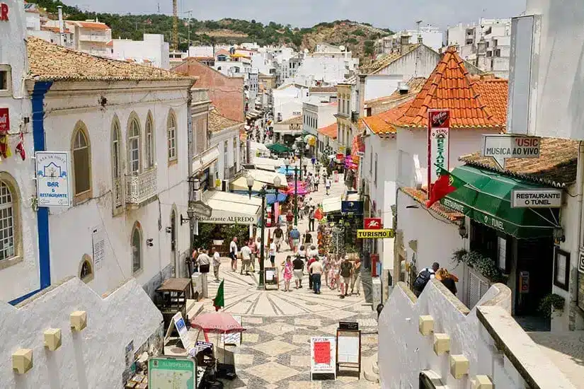 Hoteliers and Albufeira City Council meet to discuss Tourist Tax
