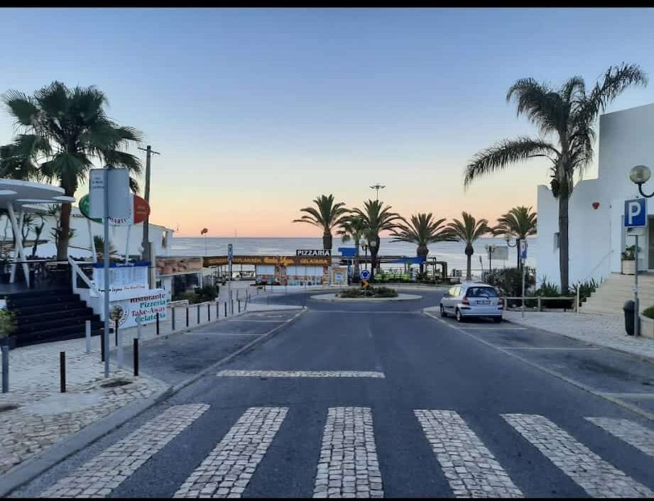 The small roundabout at the bottom of Cardiac Hill near which the British girls first heard Joana's screams