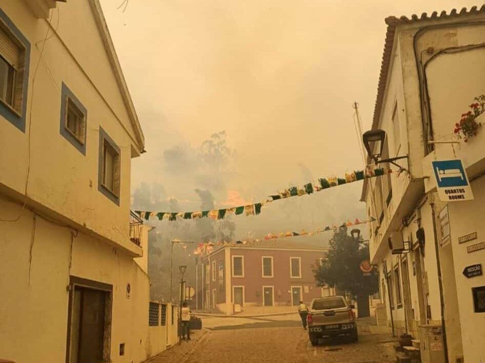 The picturesque village of Odeceixe yesterday|wildfires in Portugal