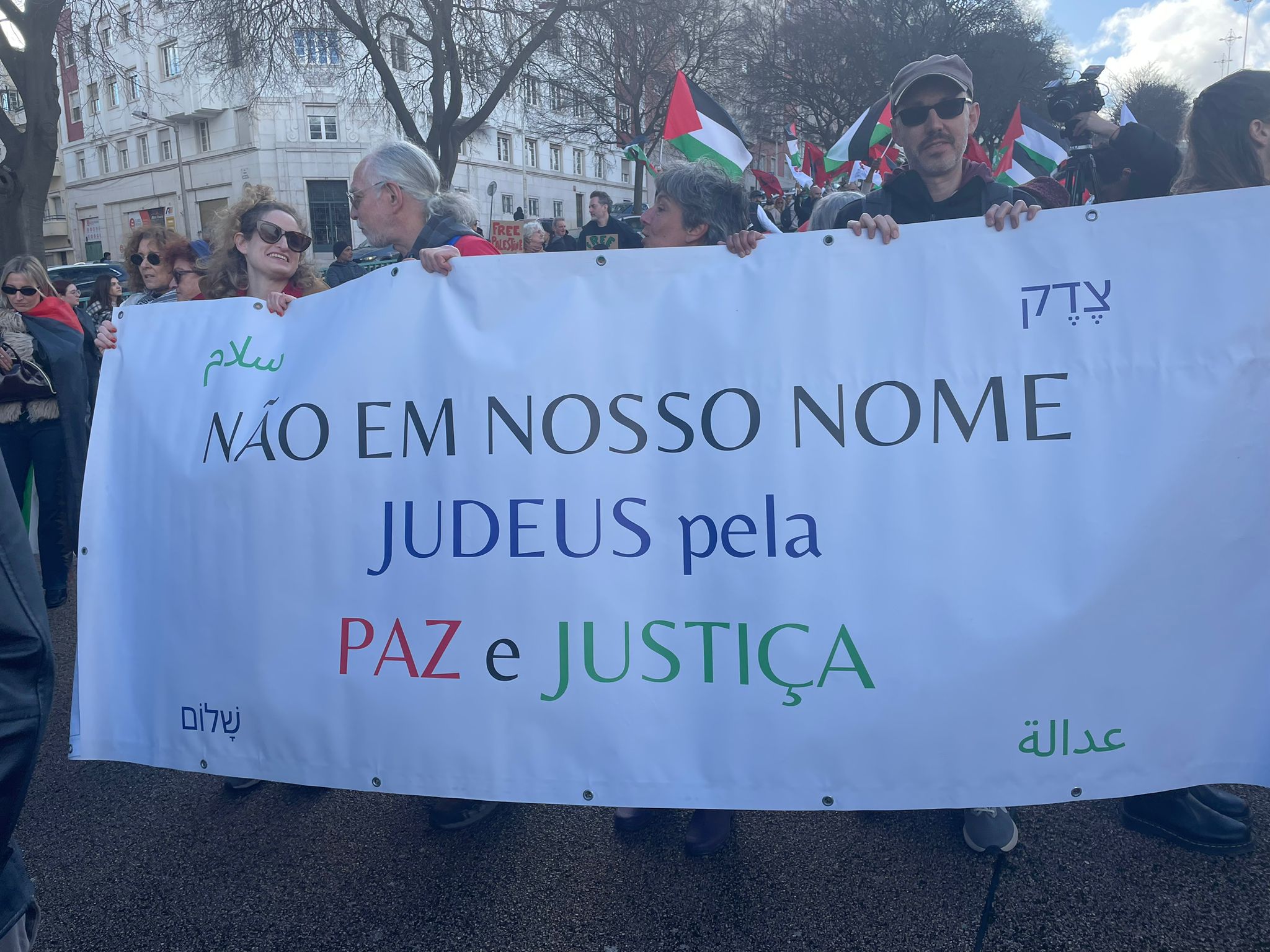 Thousands turn out in Lisbon calling for "end to genocide in Gaza"|People all over the world were protesting today: Portugal's protests centred in Lisbon, Porto, Braga, Faro and Angra de Heroísmo (Azores). Image: José Sena Goulão/ Lusa