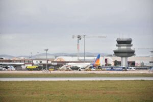 Jet 2 plane makes emergency landing at Faro Airport