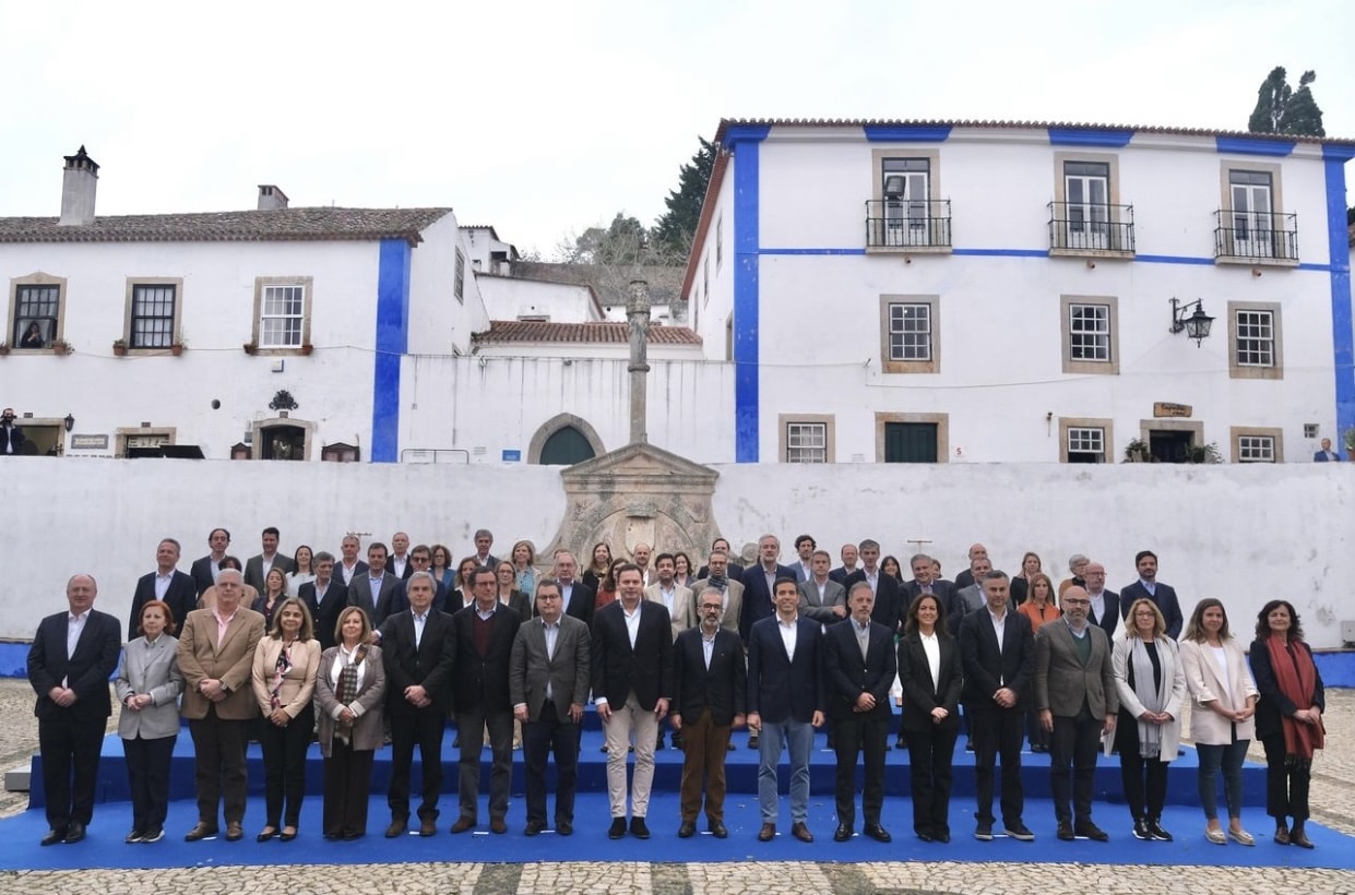 An informal meeting took place in Óbidos today to bring all the new government officials together for the first time and discuss the programme.|Portuguese Government Logo
