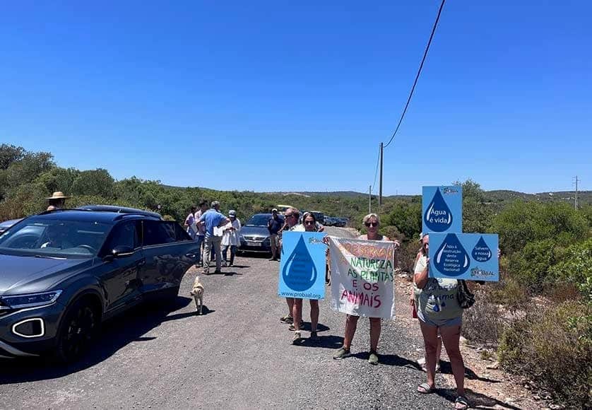 itizens at the Torre site, near Cerro do Leiria (Tavira), last week waiting to speak to an Iberdrola representative. They are contesting a large-scale solar park being planned by the Spanish energy company in the area