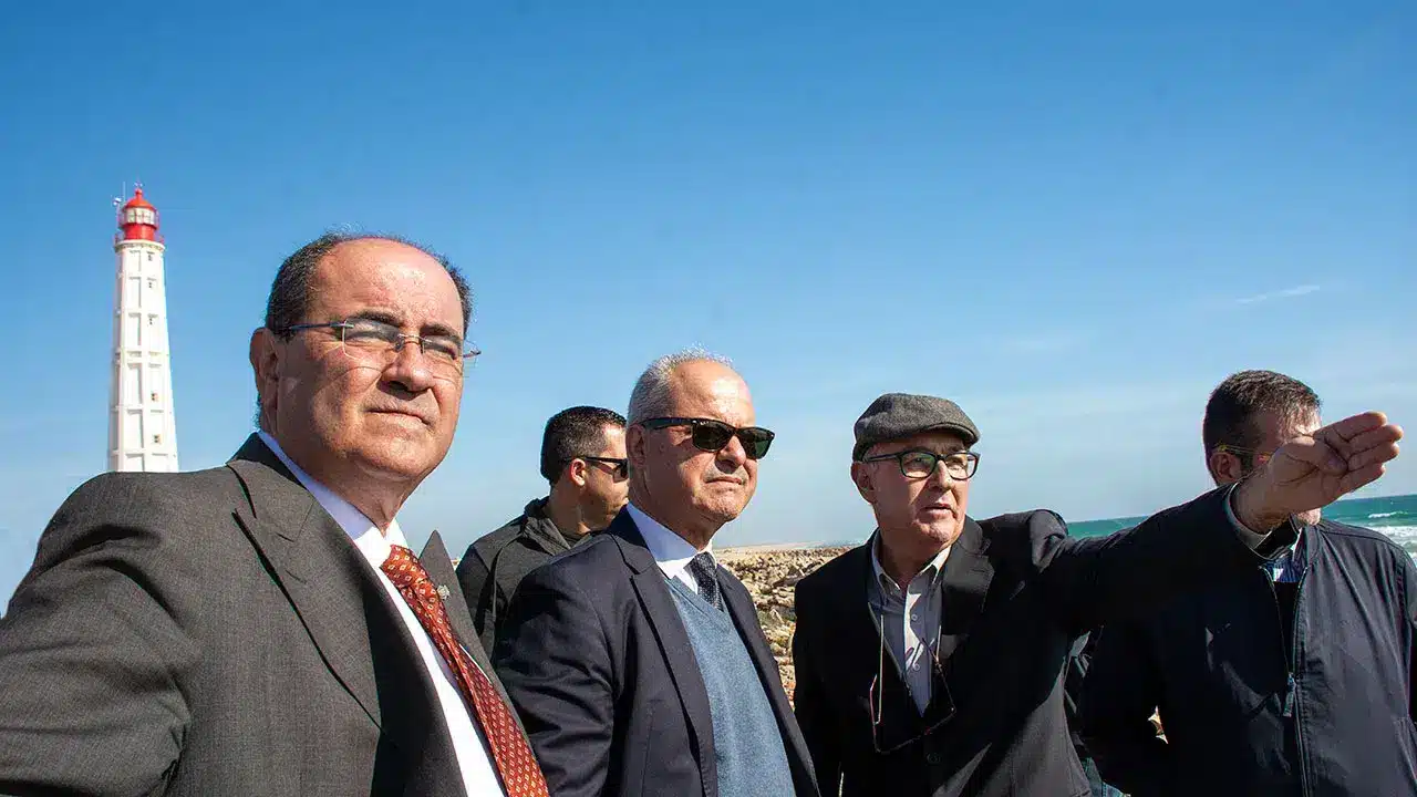 Rogério Bacalhau, José Luís Cacho and Feliciano Júlio.|In the background, on the left, the buildings that are now property of Faro City Council and where «added value» will be created.|José Luís Cacho and Rogério Bacalhau.