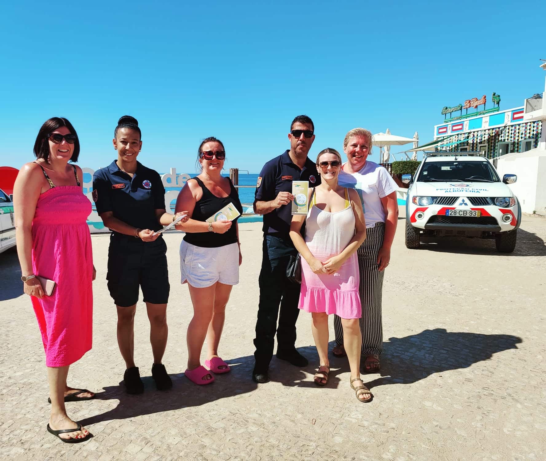 Albufeira urges beachgoers to keep safe distance from cliffs|Albufeira urges beachgoers to keep safe distance from cliffs|Albufeira urges beachgoers to keep safe distance from cliffs|Albufeira urges beachgoers to keep safe distance from cliffs