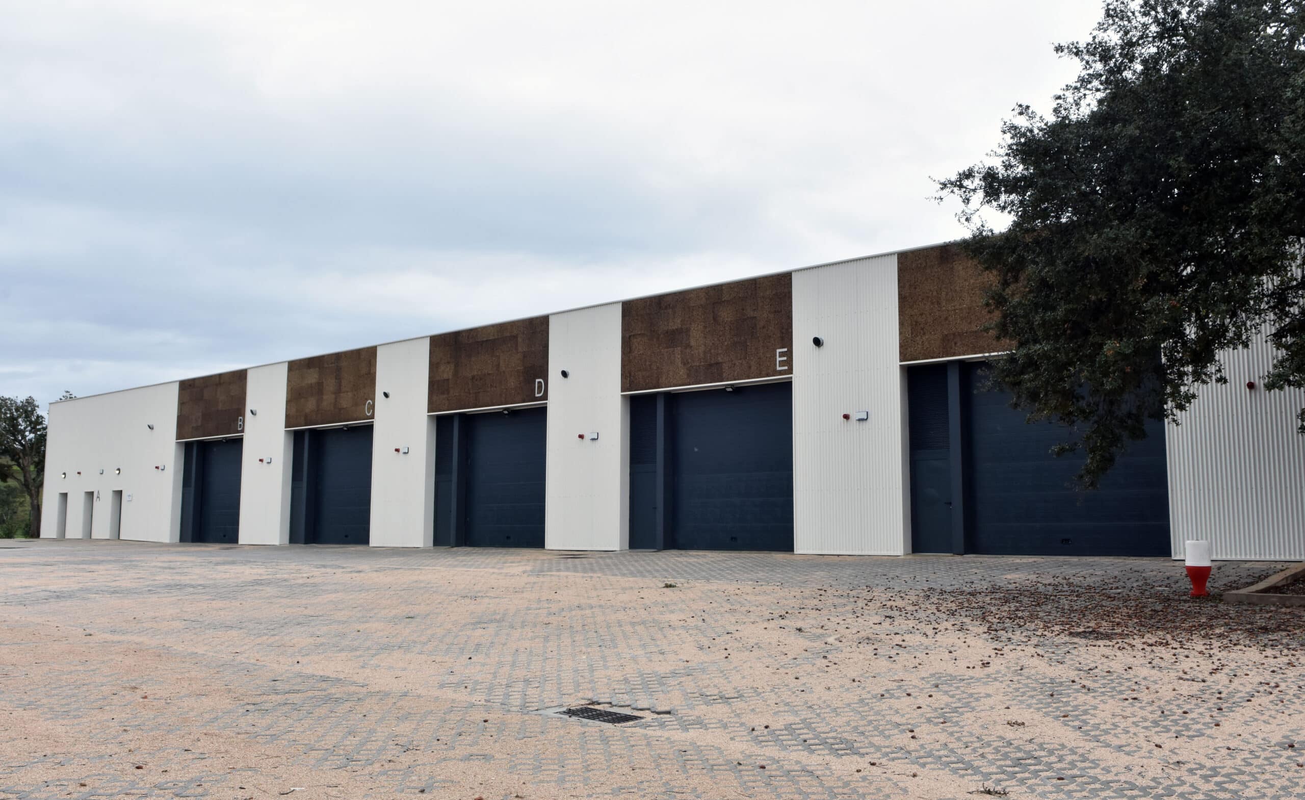 Business hub opens in inland Loulé|Loulé mayor Vítor Aleixo (second from right) at the inauguration of the business hub|Business hub opens in inland Loulé