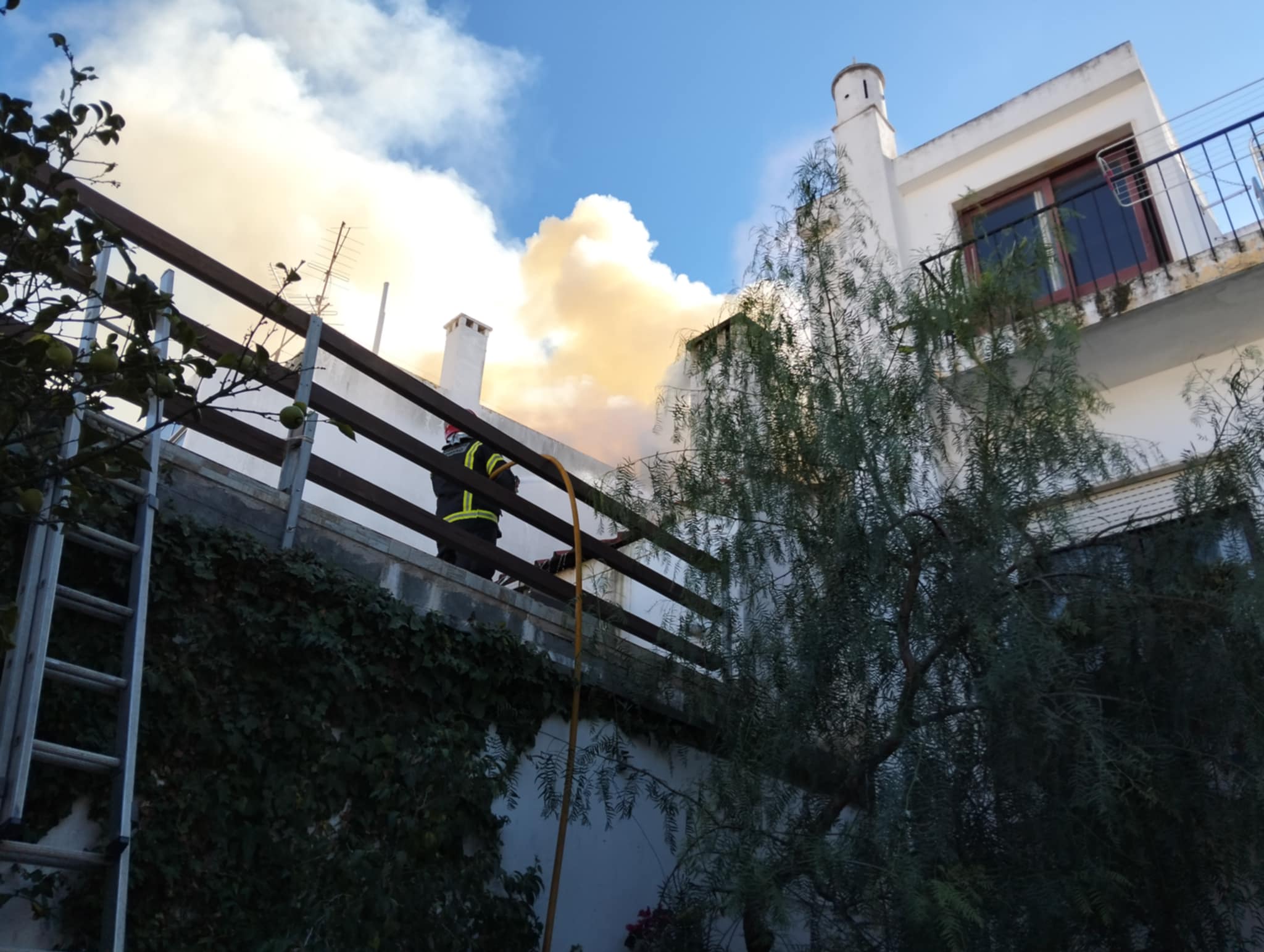 Man arrested for setting house on fire “out of revenge” in Portimão