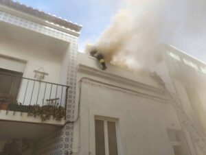 Firefighter injured in Portimão house fire (with video)