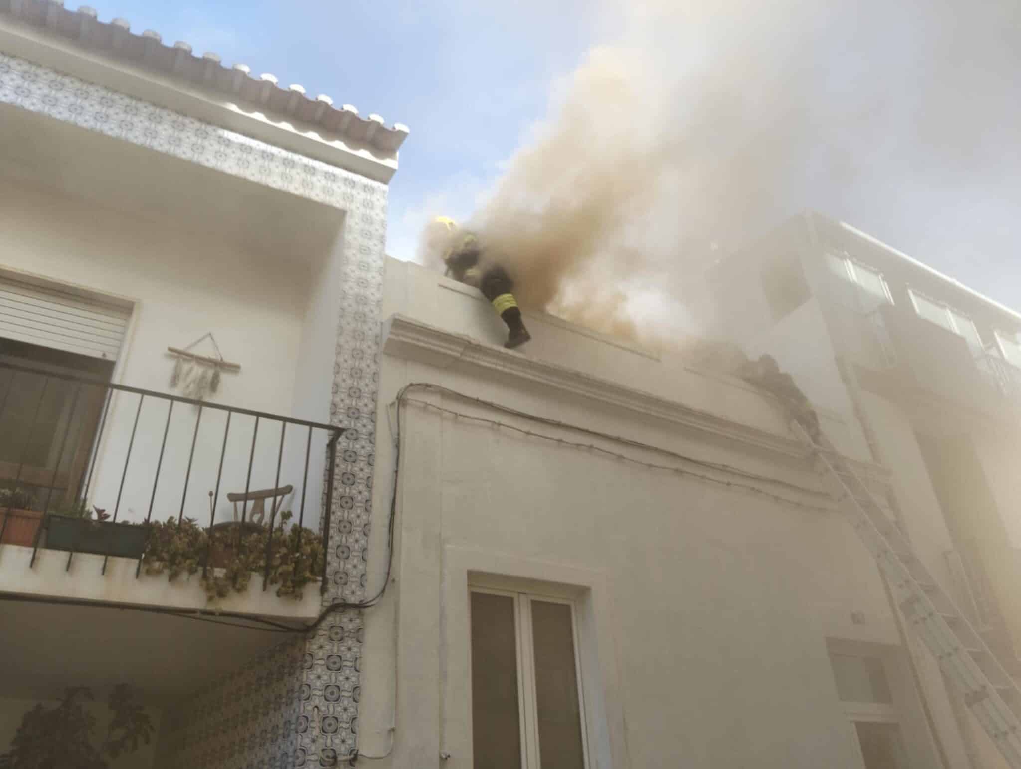 Firefighter injured in Portimão house fire|Firefighter injured in Portimão house fire|Firefighter injured in Portimão house fire
