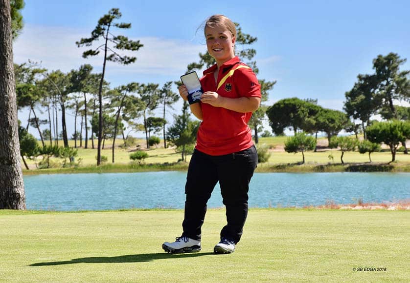 Jennifer Sräga was born with Achondroplasia