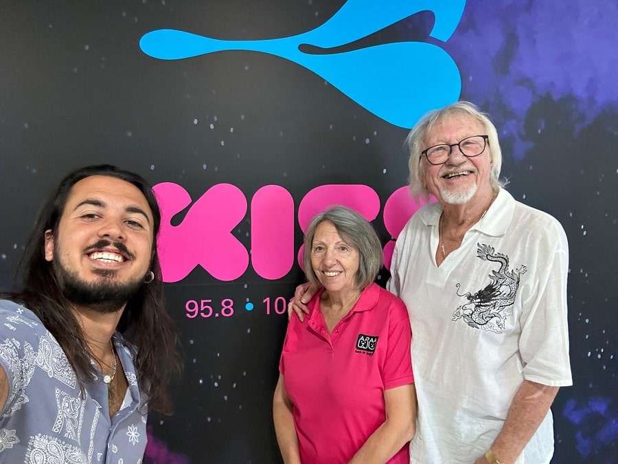 João Ferreira (ARA) and Jenny Clarke (APAA), with Kiss FM's Owen Gee|'Vila dos Gatos', Quarteira