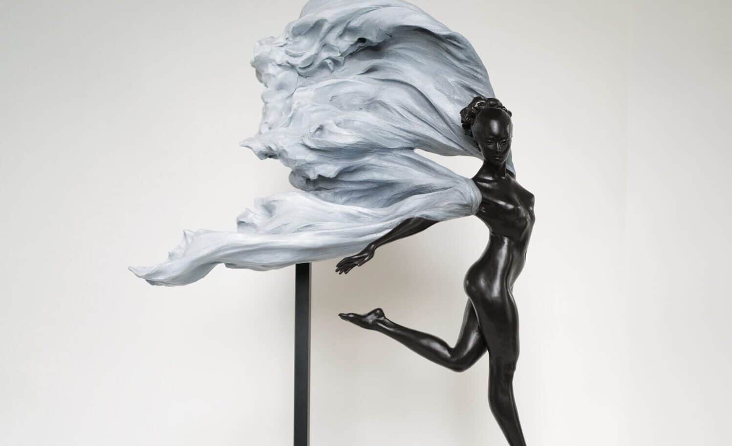 Luo Li Rong – Ailes du Vent (Bronze)|Georg Scheele – Journey to Freedom (Marble)|Lucas Hamann – The Female Flame (Almond wood, iron and 24k gold)|Luo Li Rong – Silky Dream (Bronze)|Rogério Timóteo – A Queda de Ícaro (Bronze and iron)|Luo Li Rong – Silky Dream (Bronze)