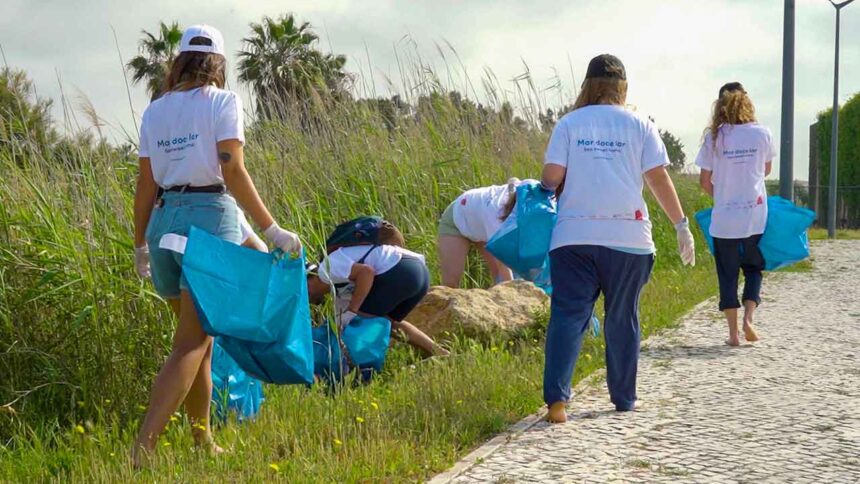 MAR Shopping Algarve organises 6th edition of Beach Cleaning campaign
