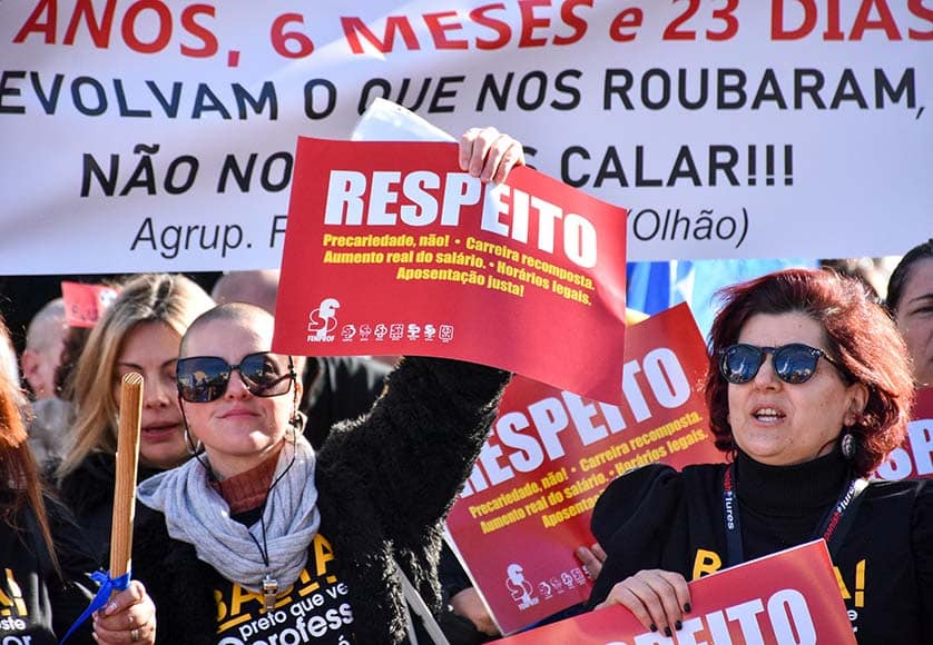 Teachers protesting in Faro last Thursday