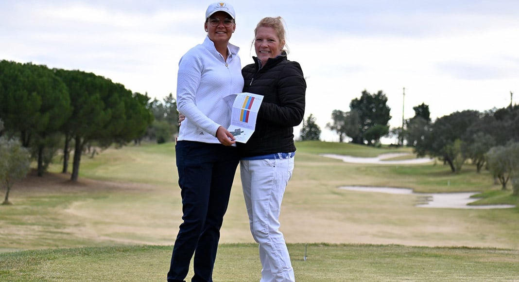 Manon (right) with leading female EDGA player Daphne van Houten