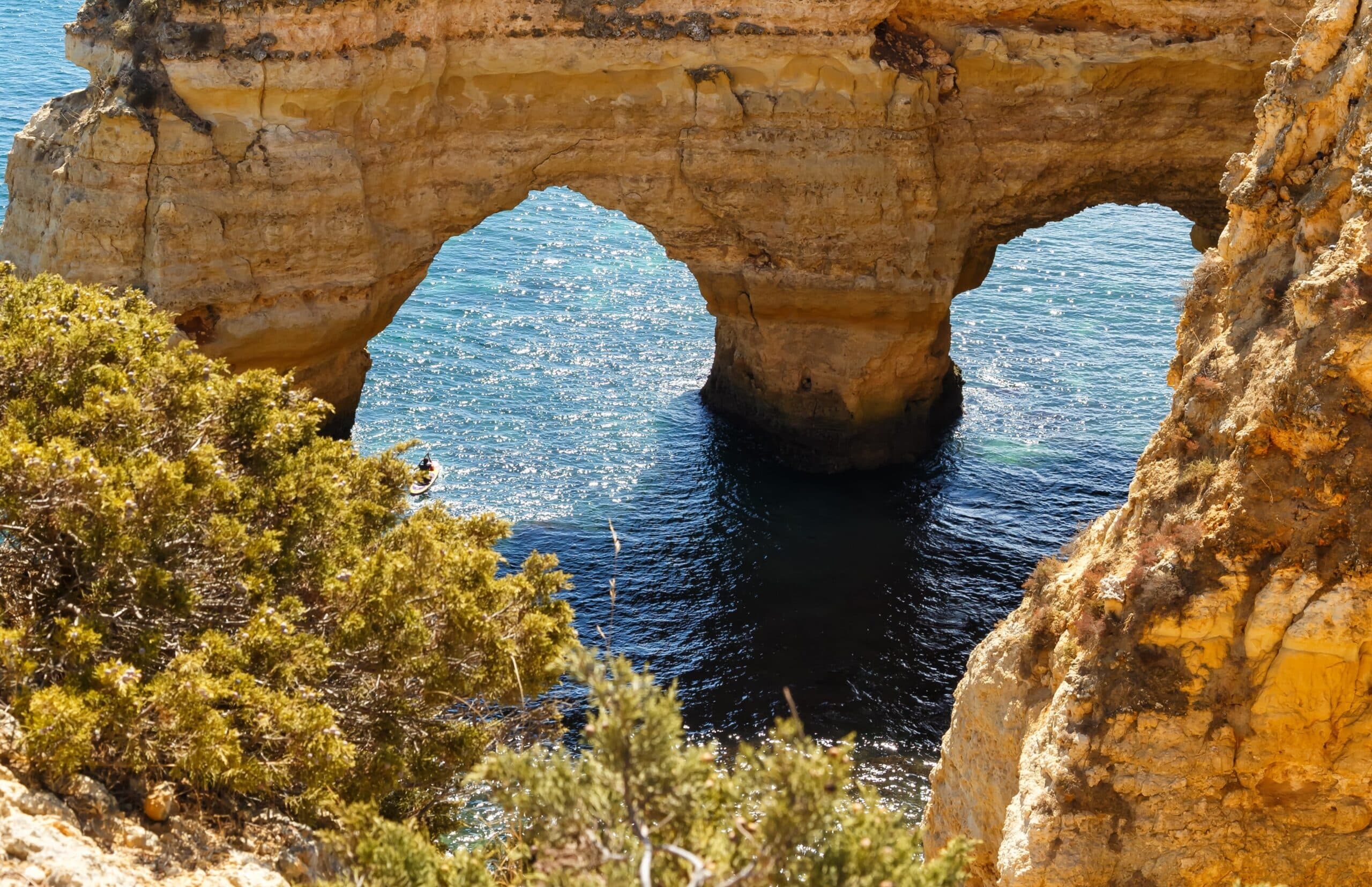 Marinha Beach - shutterstock_2193235635 - Photo Markus Mainka|Algarve beach Praia da Marinha heart shape rock formation portrait format travel sea ocean vacation in Portugal