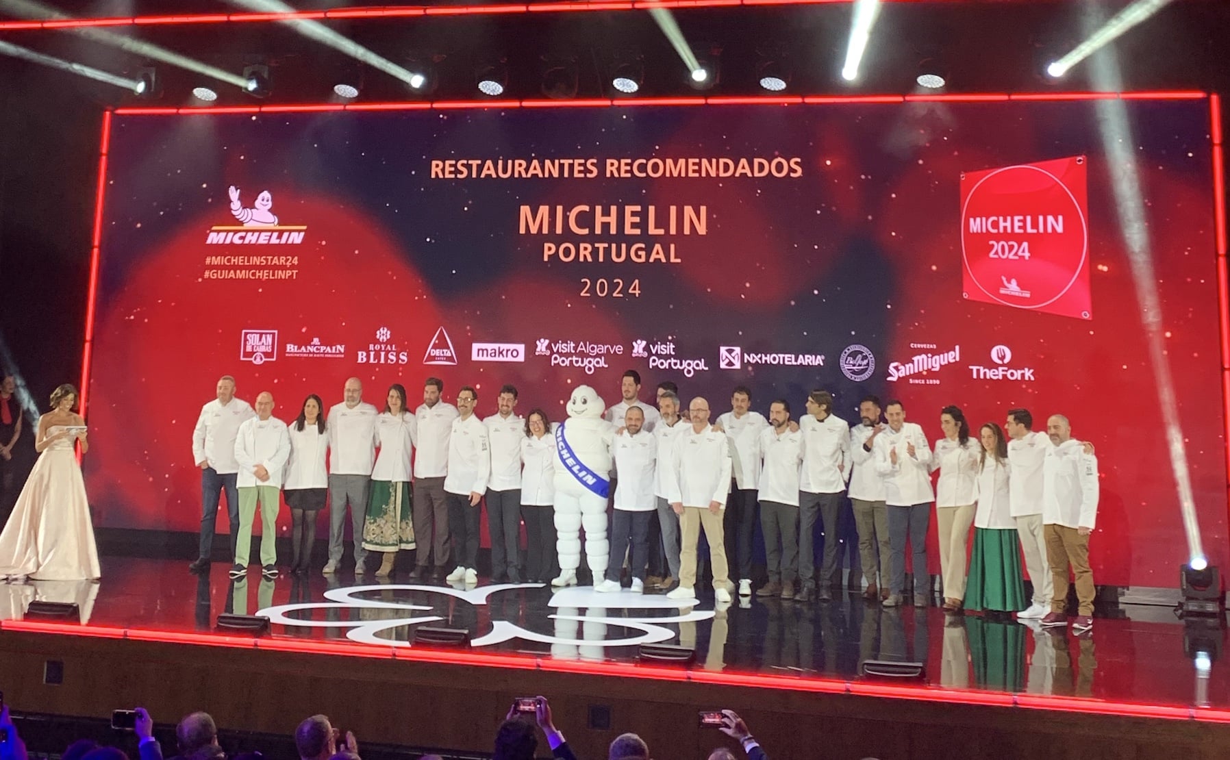 Michelin Guide Ceremony|Michelin Portugal Awards|Walking dinner Michelin|Gwendal Poullennec, International Director of the MICHELIN Guides and Catarina Furtado|Chef Rodrigo Castelo receiving his Michelin Green Star|The highlight of the evening, Chef Vítor Matos receives his second Michelin Star|Michelin chefs Liborio Buonocore and Heinz Beck (Gusto*) Dieter Koschine (Vila Joya**), Hans Neuner (Ocean**), João Oliveira (Vista*), Luís Brito (A Ver Tavira*), Louis Anjos (A-Sud*) and José Lopes (Bon Bon*).|Vítor Matos and Francisco Quintas receive their Michelin Star for 2Monkeys|Noélia Jerónimo on stage as her restaurant is named one of the 21 new Michelin Recommended Restaurants Jerónimo on stage as her restaurant becomes Michelin Recommended|Noélia Jerónimo on stage as her restaurant is named one of the 21 new Michelin Recommended Restaurants
