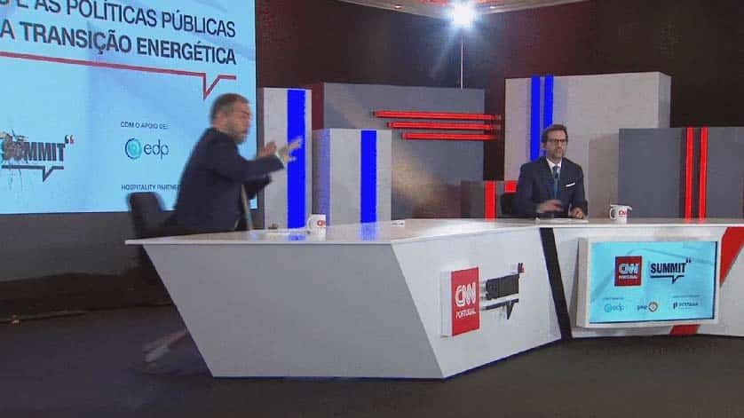 Minister 'attacked' with green-coloured eggs by climate activists