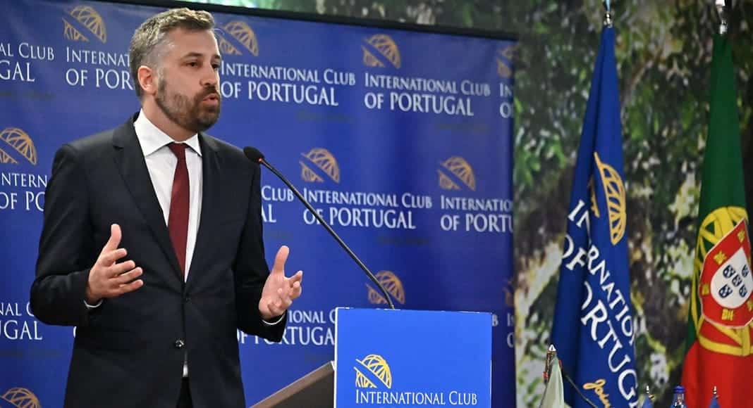 Minister bemoans rising backlash to Montijo airport