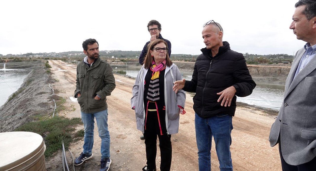Portimão Mayor visits Alvor fish farm|Portimão Mayor visits Alvor fish farm