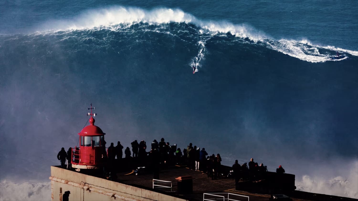 Nazaré Surf Waves