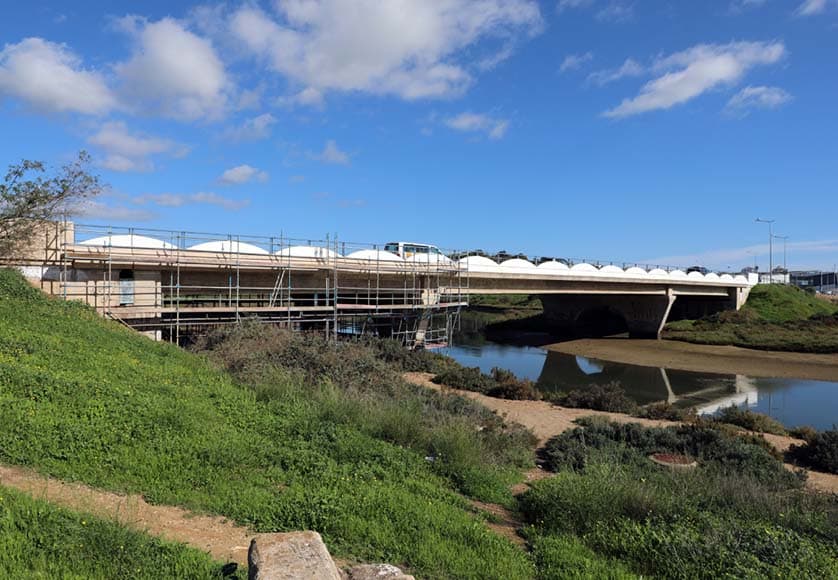 Bensafrim stream bridge