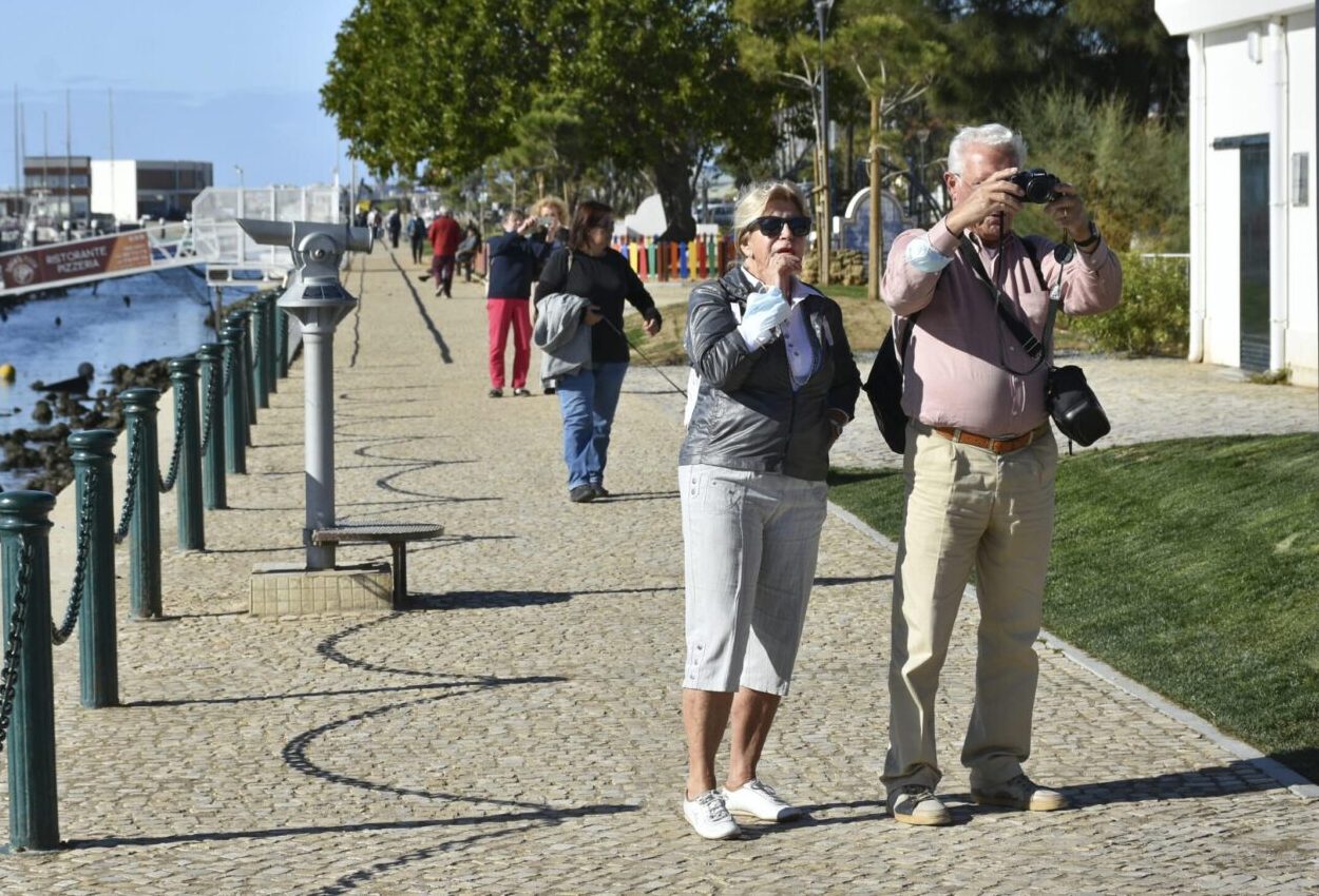 Experts propose adult vaccination programme "to allow Portuguese to live longer and better"|According to the last census (2021), there are 182 elderly people in Portugal to every 100 young people. Image: jornalmedico.pt|Experts propose adult vaccination programme "to allow Portuguese to live longer and better"