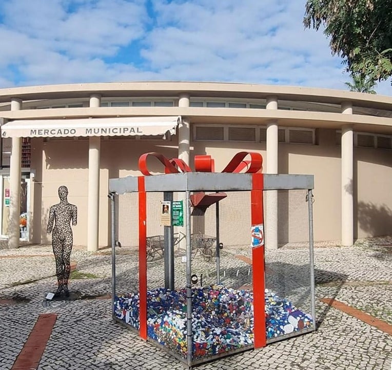 Olhos de Água market