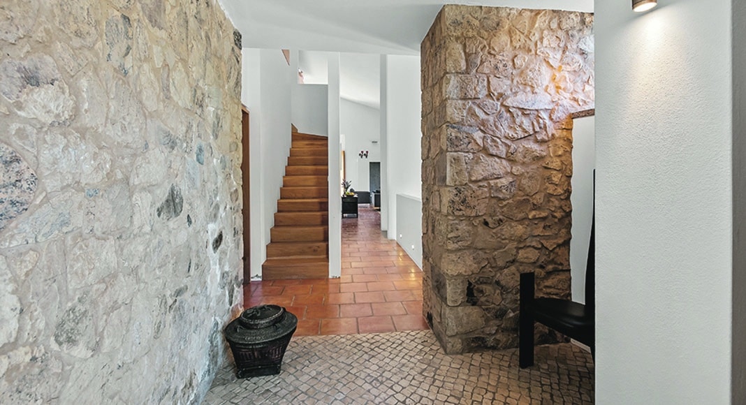 Monchique: six-bedroom mountain retreat