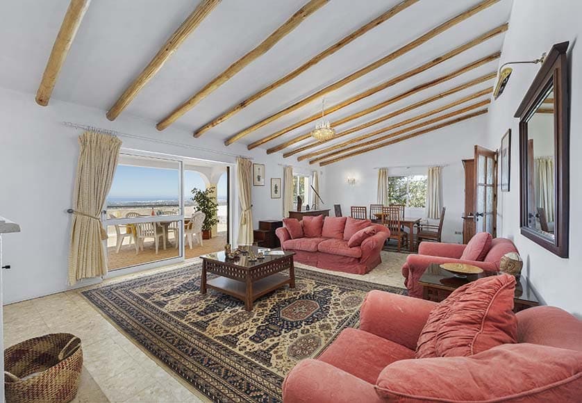 Rural villa with great renovation potential