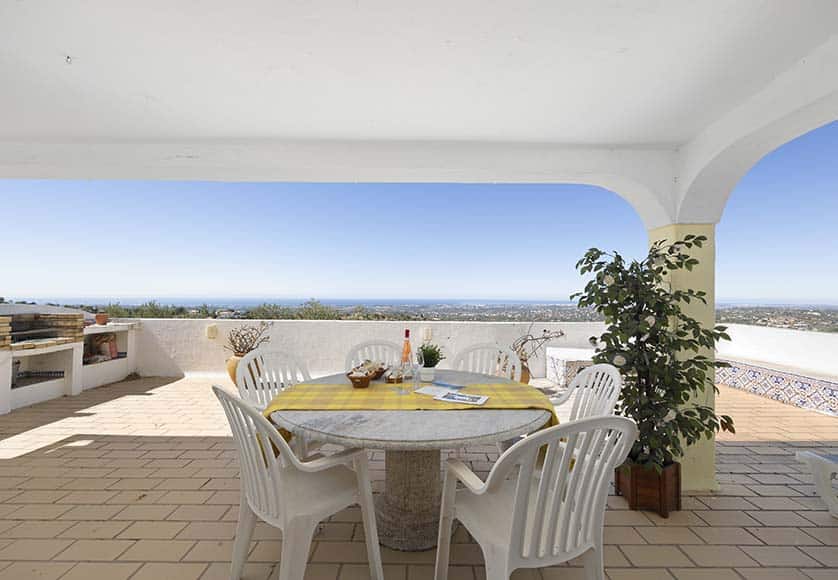 Rural villa with great renovation potential