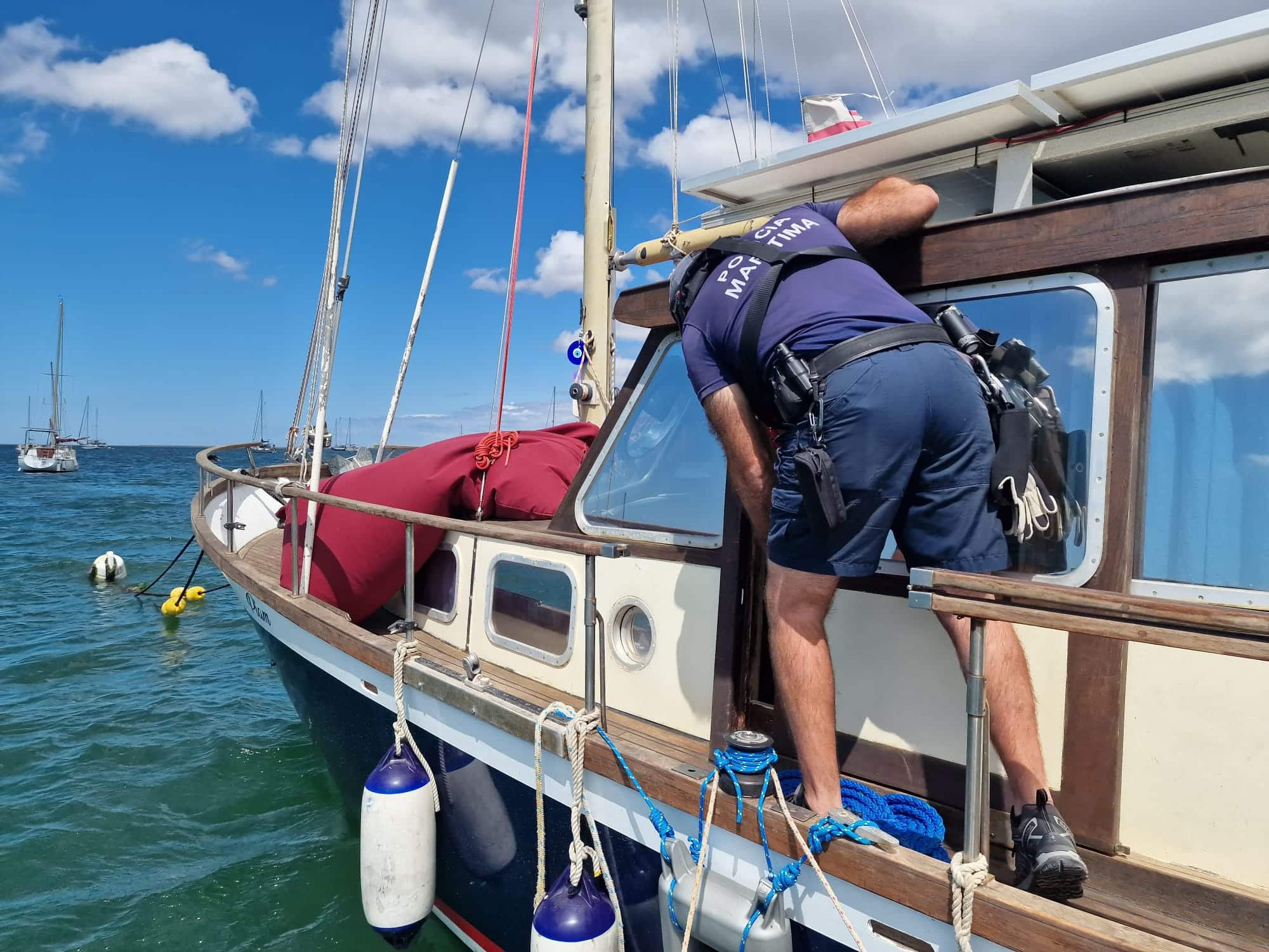 Maritime police seize six foreign-flagged boats for illegal tourism activities in Algarve