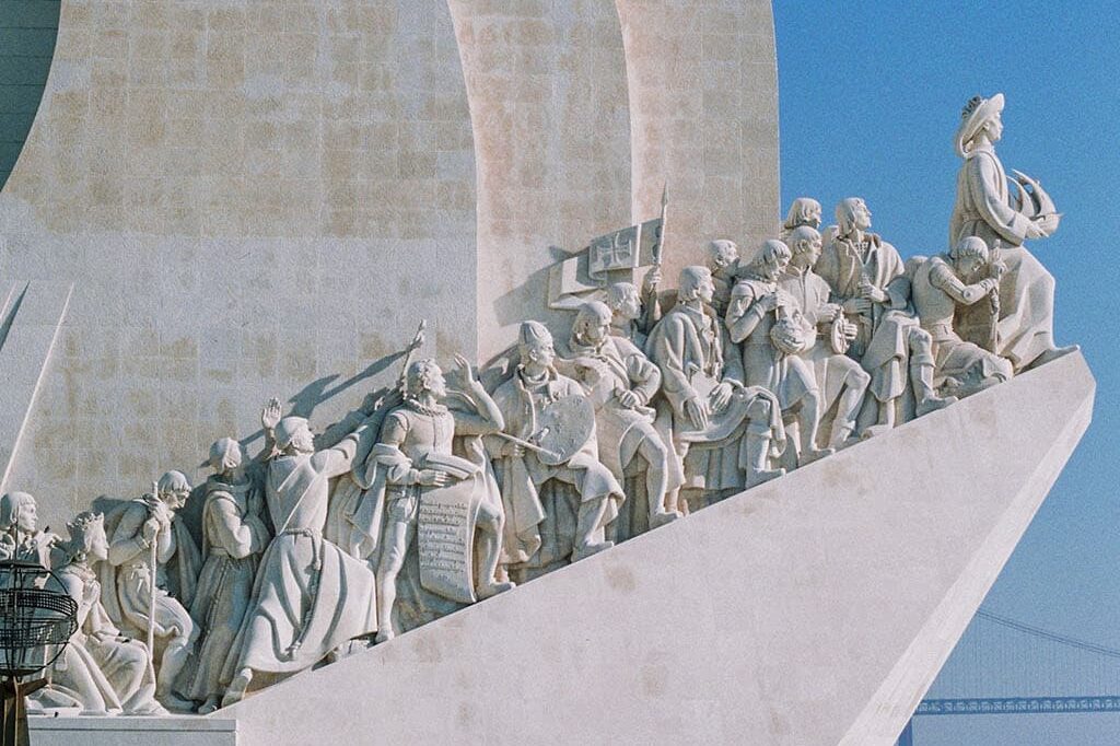 Padrão dos Descobrimentos - portuguese-gravity-unsplash|Flag of Portuguese World Exhibition|Museu de Arte Popular|Nau Portugal|Official guide to Portuguese World Exhibition|Portugal pavilion at the New York World's Fair 1939|Wind rose, near Padrão dos Descobrimentos|Padrao-dos-Descobrimentos-portuguese-gravity-unsplash-1-scaled