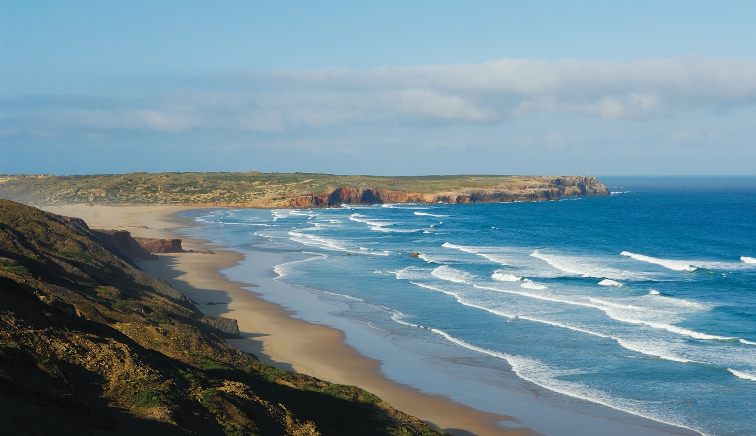Body of missing fisherman found at Aljezur beach
