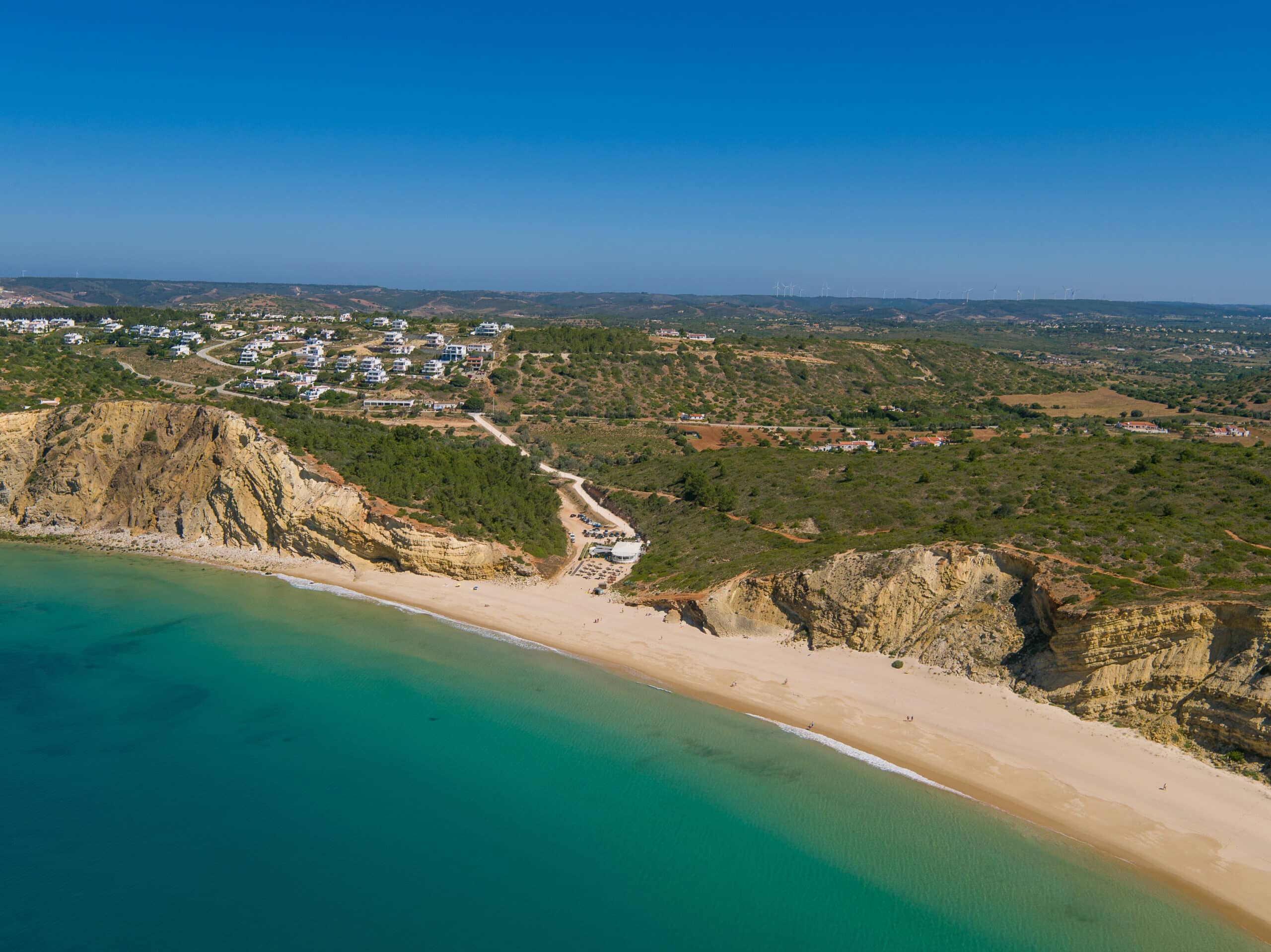 Beaches ‘reopen’ in west Algarve after oil spill