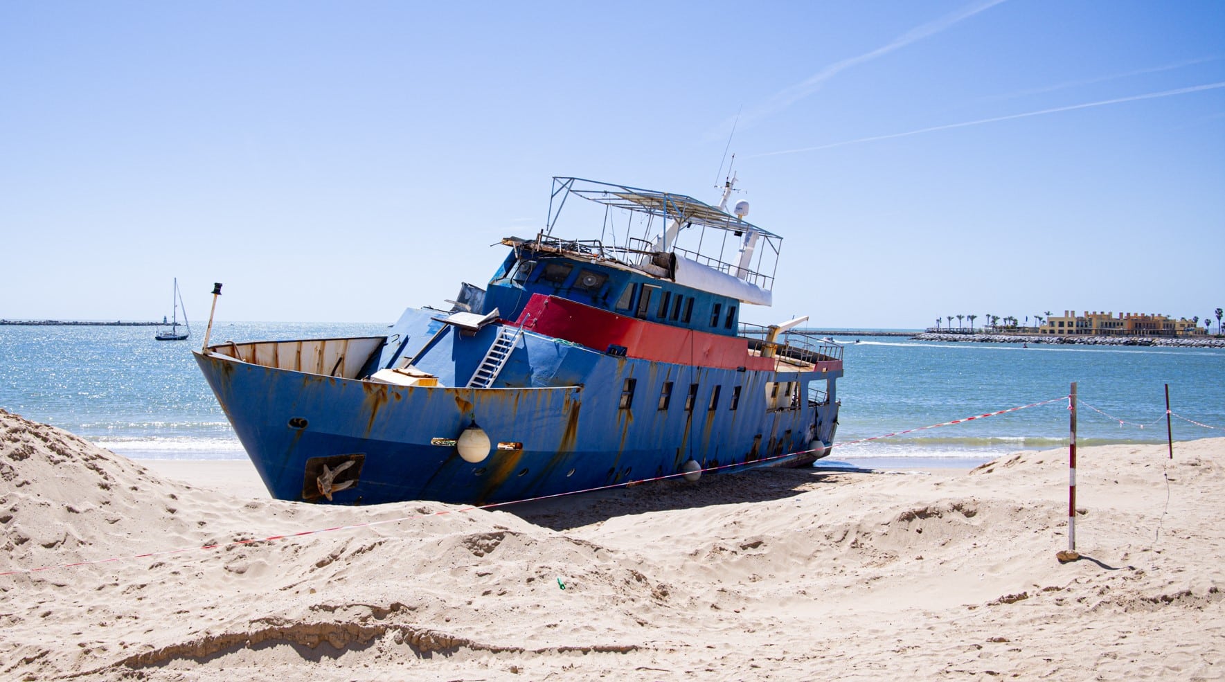 Thor, the largest of the stranded boats which will undergo another removal attempt on Sunday (Photo: Câmara Municipal de Lagoa)|Thor, the largest of the stranded boats which will undergo another removal attempt on Sunday (Photo: Câmara Municipal de Lagoa)