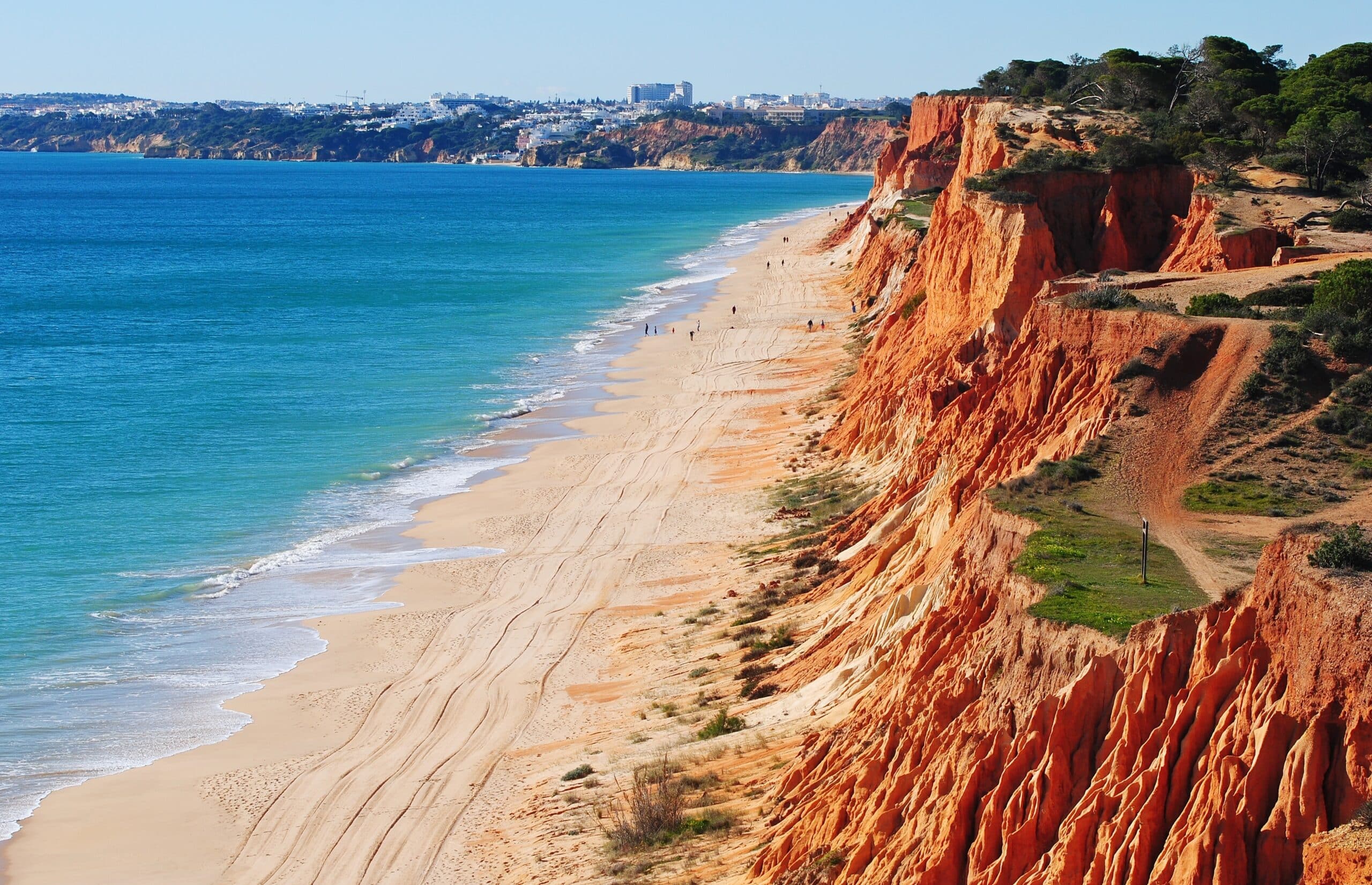 Praia da Falésia (Photo: Alizada Studios)|Klaus Kallenberg has decades of experience in the field