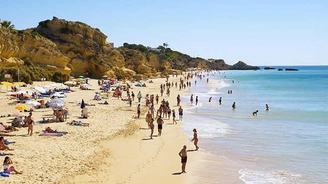 British man dies after feeling unwell at Albufeira beach