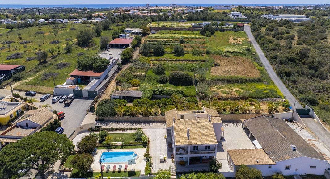 A large and flexible property in a great location near Ferreiras