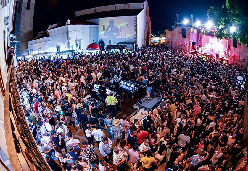 Thousands fill Loulé streets for MED Festival|Pedro Mafama|Tomoro|Amadou; Mariam|Bulimundo|Omar Souleyman|Sétima Legião|Thousands fill Loulé streets for MED Festival
