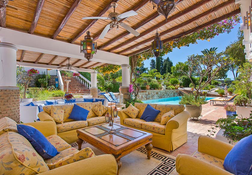 It’s official: Sir Cliff selling Algarve home