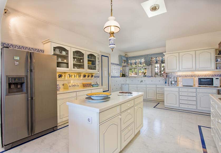 It’s official: Sir Cliff selling Algarve home