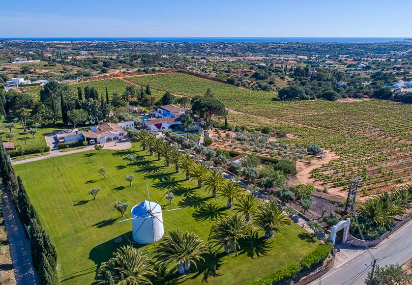 It’s official: Sir Cliff selling Algarve home
