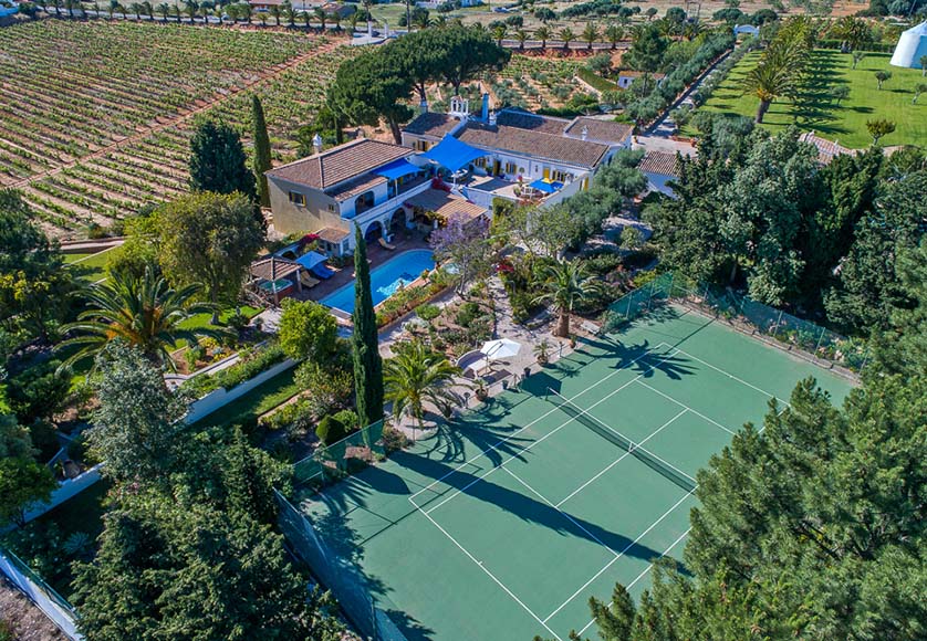 It’s official: Sir Cliff selling Algarve home