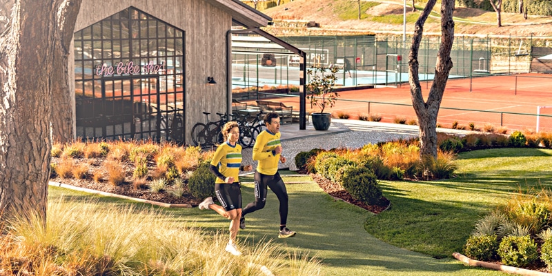 Man and woman running outside during the summer at Quinta do Lago