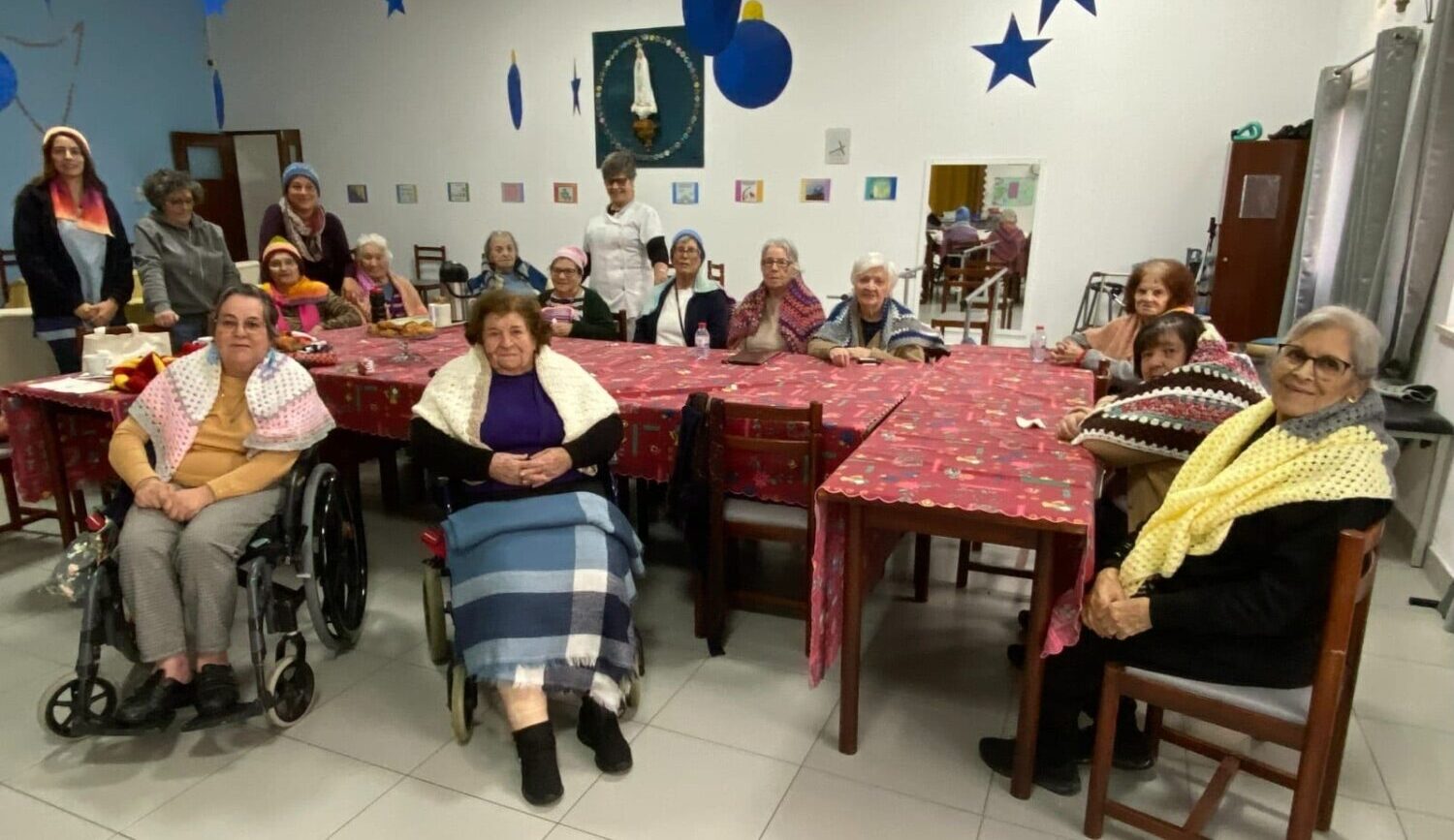 Recipients at Armação de Pêra Lar|Maria (second left) took hand knitted and crocheted items to the Lar at Armação de Pêra|Carol and Ann took hats to Portimão soup kitchen|Casa Albufeira receive hats|Hard-working team at Castelo de Sonhos|Sheena with David and Sue Butler-Cole from Castelo de Sonhos|Lucy and Su from Algarve Families in Need|Volunteer at Portimão soup kitchen|David Fraser - AGA Carvoeiro Cat Charity