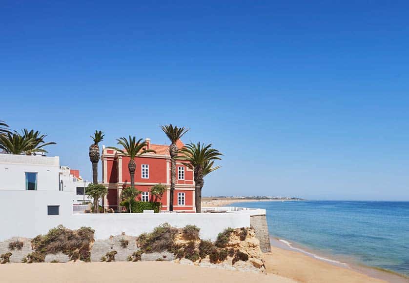 Armação de Pêra’s Red Chalet to open in August|Armação de Pêra’s Red Chalet to open in August