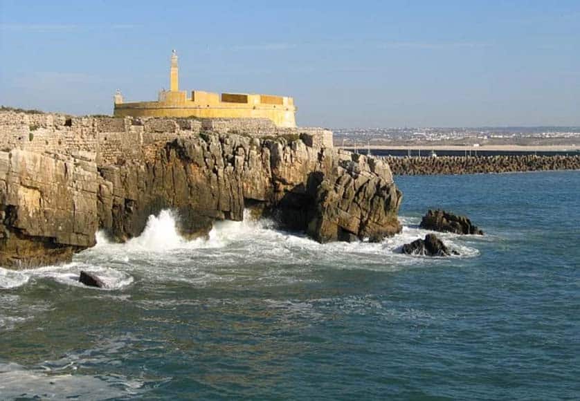 Redondo with sea escape route|Cunhal Prison photo|José Jorge Alves|Redondo and Guarita, Peniche|The Chrysler|The Redondo at Peniche|Woodcut of Escape from Peniche