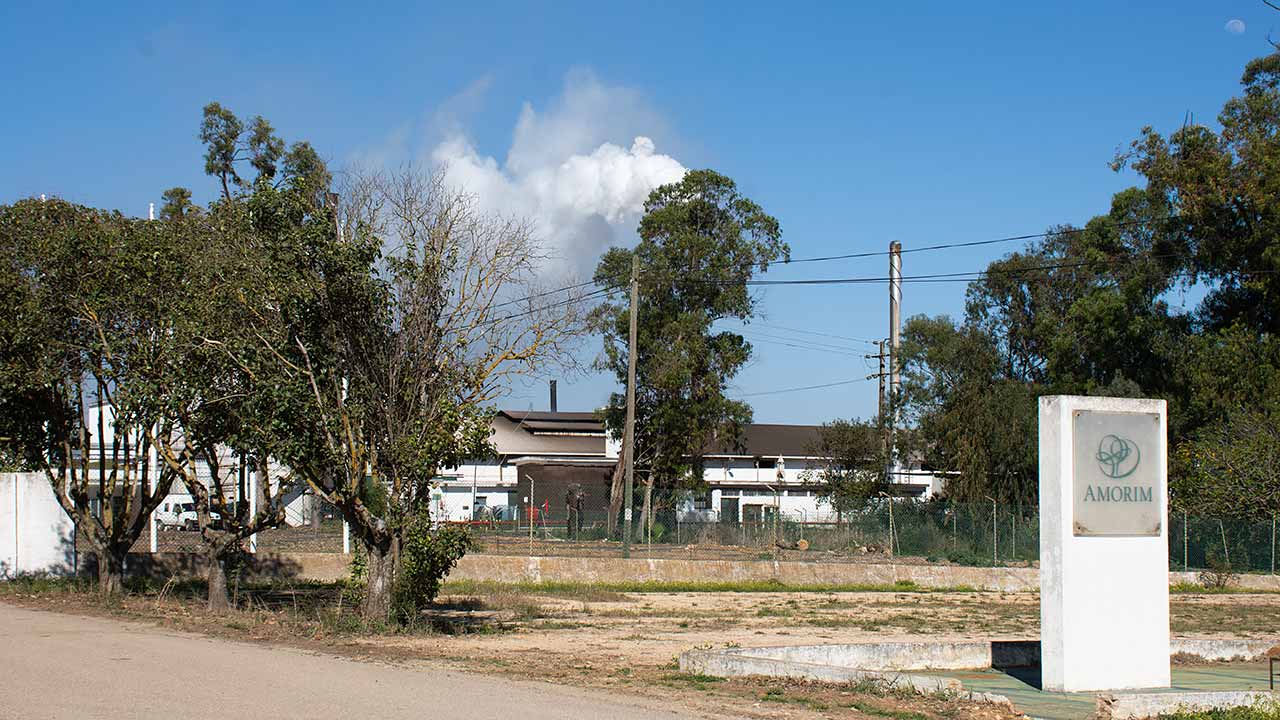 Residents renew plea to end smoke emitted by cork factory|Residents renew plea to end smoke emitted by cork factory|Residents renew plea to end smoke emitted by cork factory