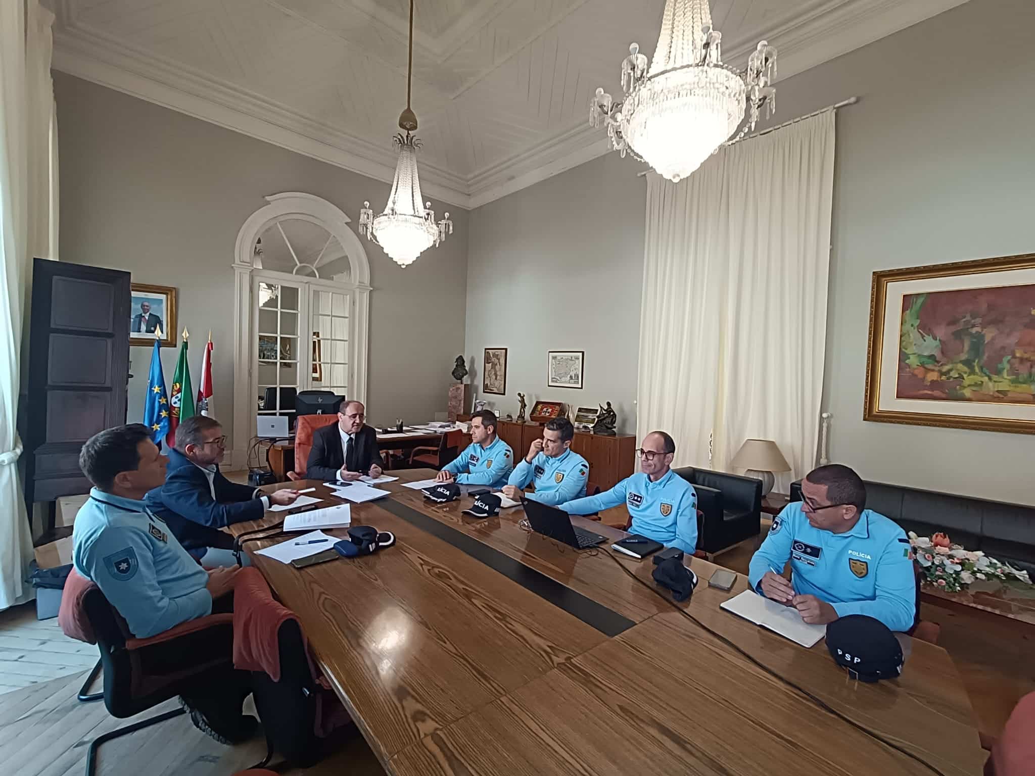 Officials from Faro council and PSP police met last week to discuss criminality and safety in the Algarve capital
